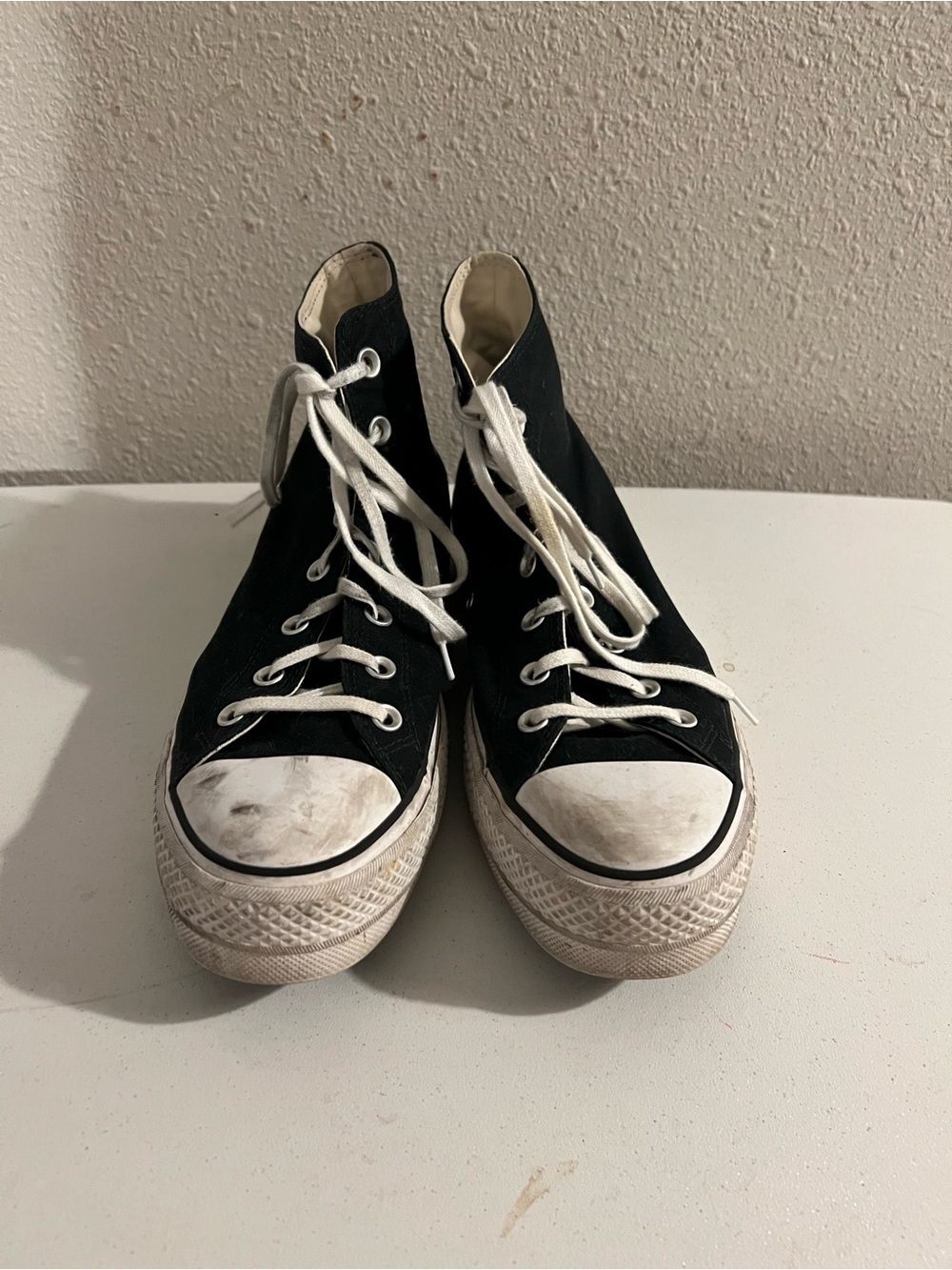 Black Converse Sneakers / Shoes Men’s Size 8 = Women’s 9.5 - 10